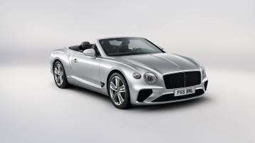 Bentley Continental GTC Signature model in Moonbeam colour featuring Black gloss matrix grille with chrome surround and Bentley wing badge.