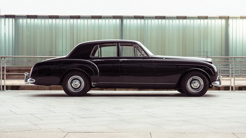 Side view of 1958 S1 Continental Flying Spur