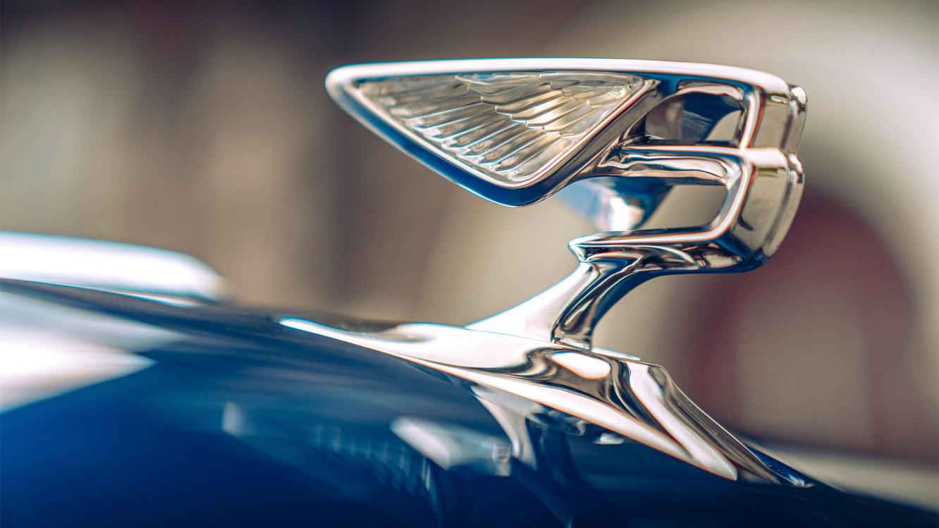 Detailed view of Illuminated Flying ‘B’ radiator mascot – bright polished stainless steel