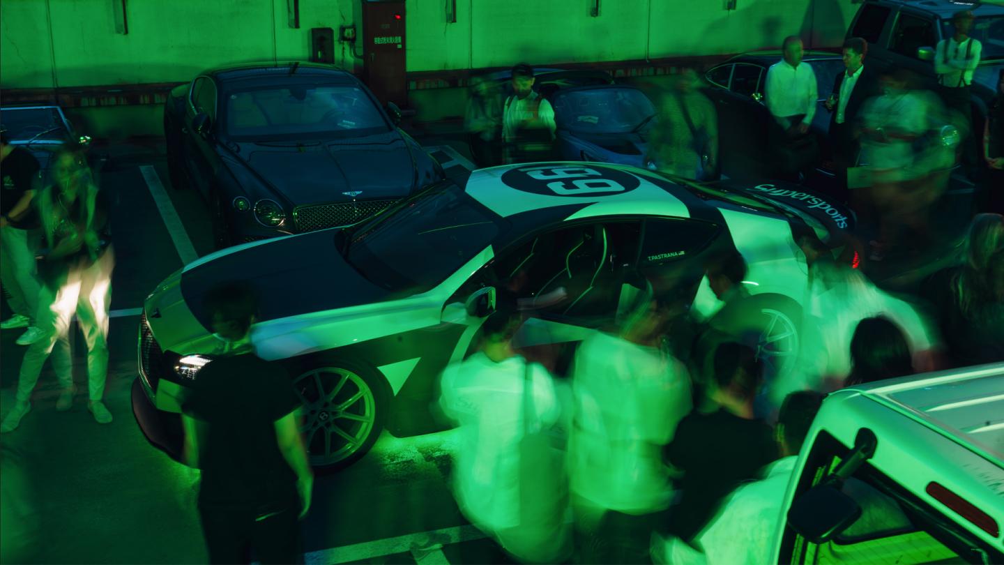 Crowd around Bentley Supersports.