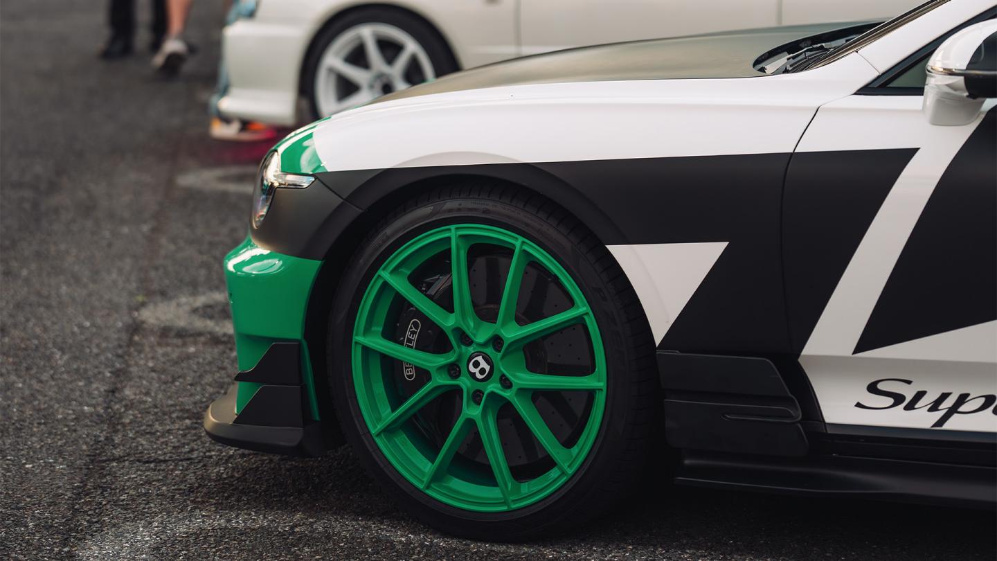 Close up of wheel on Bentley Supersports.