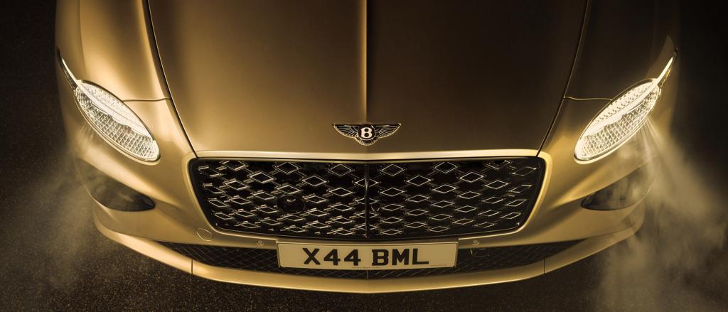 Front Blackline grille of Bentley Flying Spur S in Gravity Grey featuring Bentley Radiator Mascot