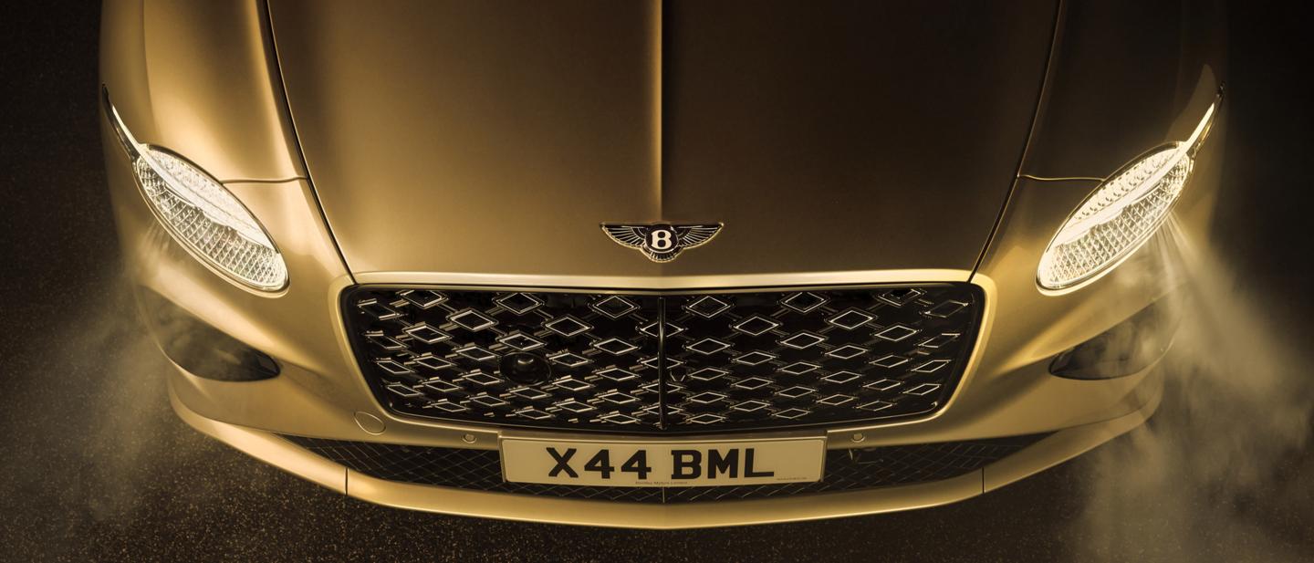 Front Blackline grille of Bentley Flying Spur S in Gravity Grey featuring Bentley Radiator Mascot