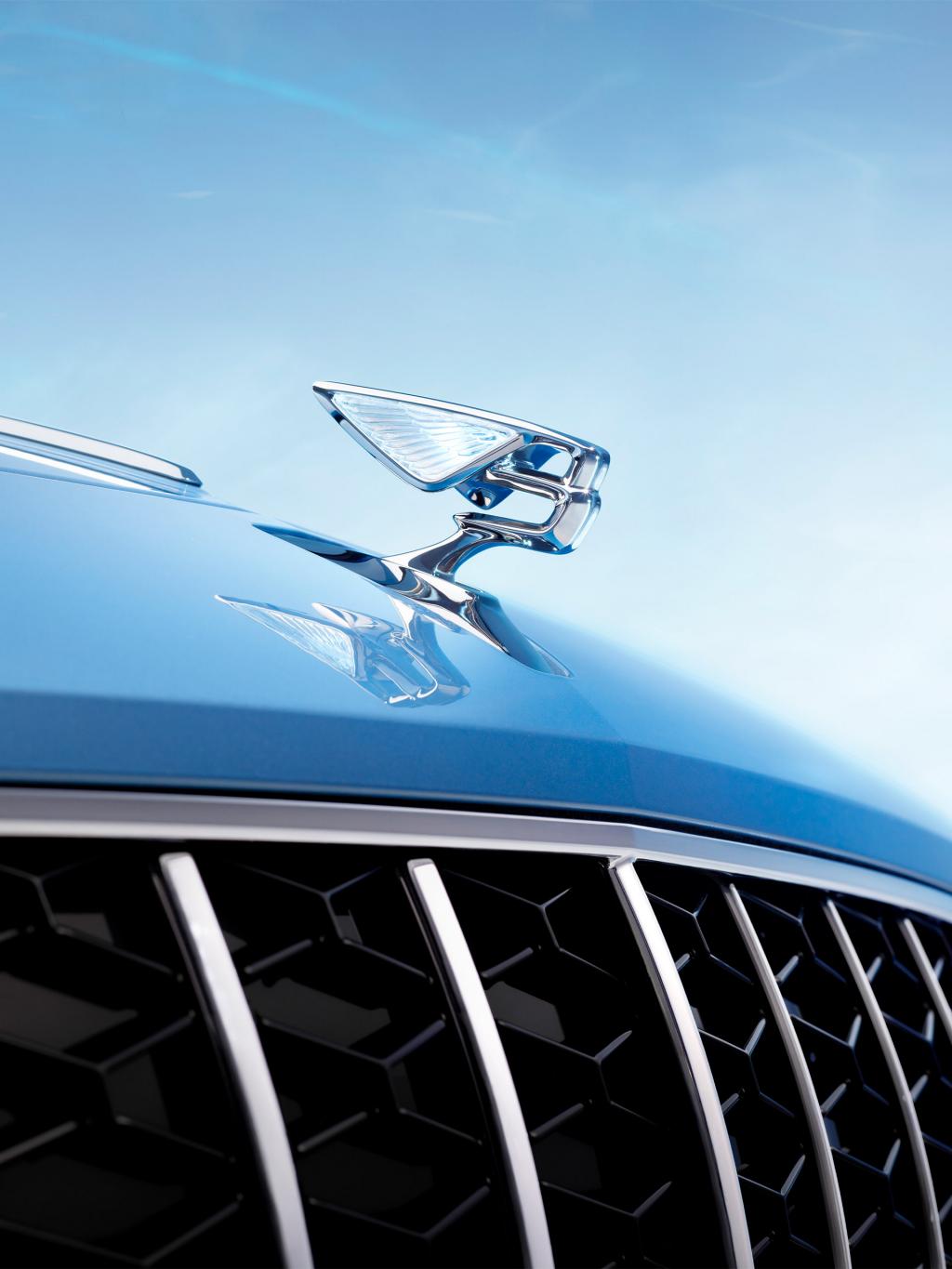 Close up of the Flying B on the new Flying Spur Azure