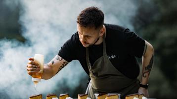 A chef drizzling Caramel over slices of cakes.