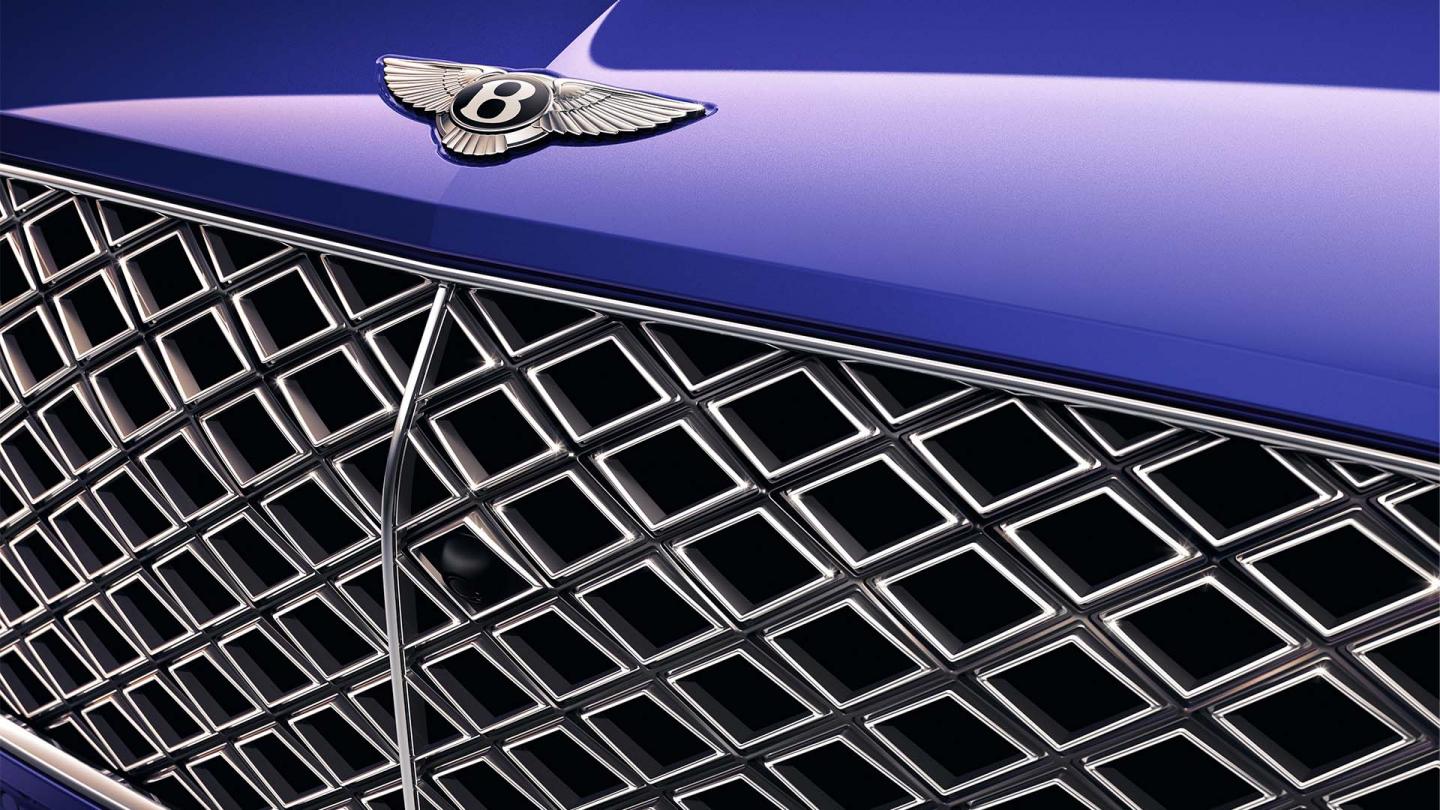 Bentley Bentayga EWB Mulliner in Tanzanite Purle colour close up view featuring Double Diamond radiator grille - Bright