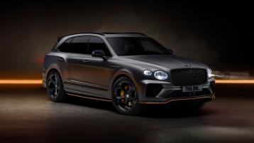 Bentley Bentayga S Black Edition front 3/4 featuring 22 inch S directional wheel - Black Painted and Polished as well as Mandarin accents on the styling kit