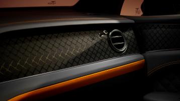 Close up of the new exclusive carbon weave which is available for the first time as part of the Bentley Bentayga S Black Edition