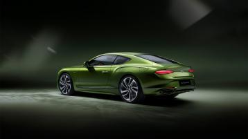 Rear profile of the new Bentley Continental GT Speed in Tourmaline Green and featuring the new 21 inch Speed wheel