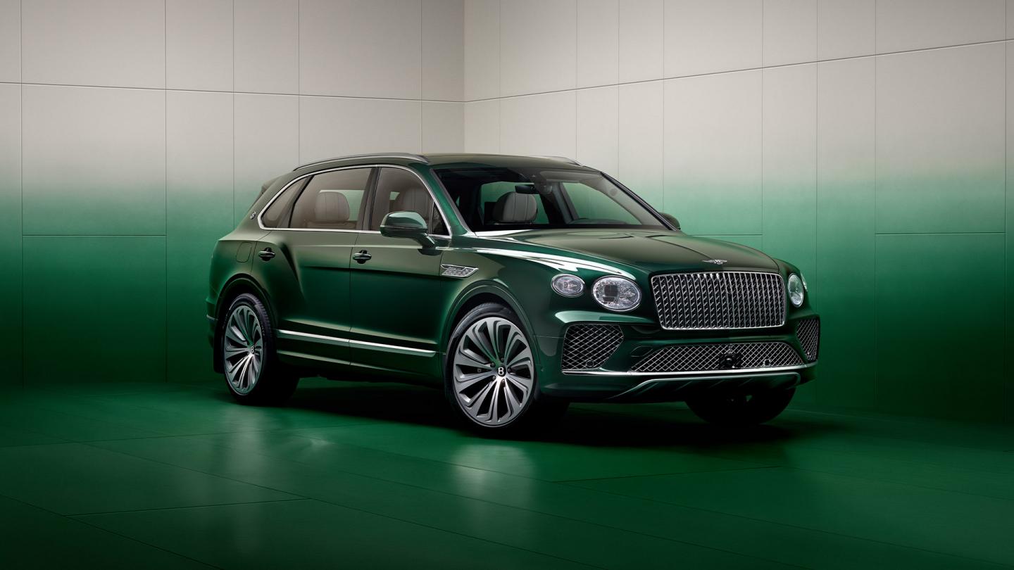 Front three quarter of the Bentayga Atelier Edition in Emerald exterior colour with bright chrome accents