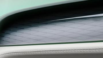 Close up of the bright machined alliminium technical finish veneer in the Bentayga Atelier Edition