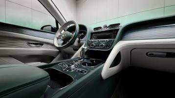 Close up of the emerald colour matched piano veneer in the front cabin of the Bentayga Atelier Edition