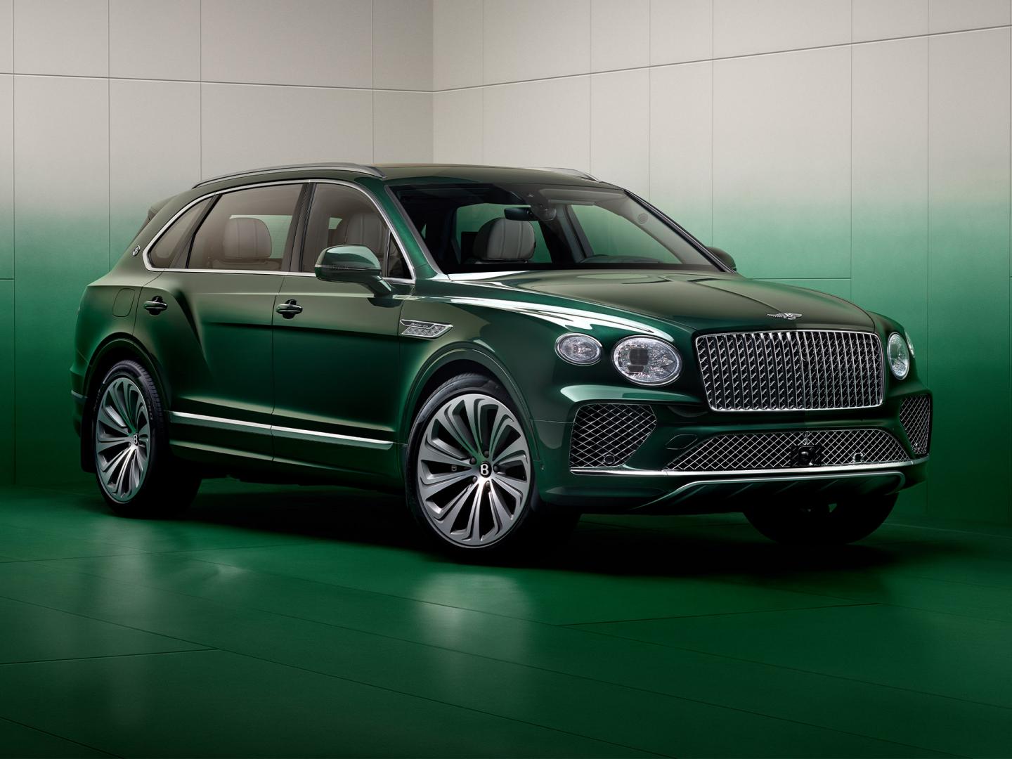Front three quarter of the Bentayga Atelier Edition in an Emerald exterior colours with bright chrome accents