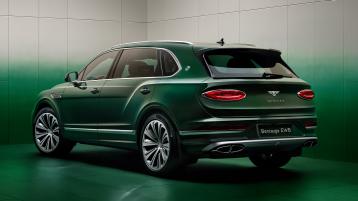 Rear three quarter of the Bentayga Atelier Edition in an Emerald exterior colours with bright chrome accents