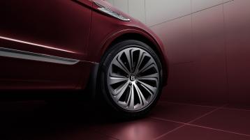Close up the 22 inch bright chrome directional wheel on the Bentayga Atelier Edition