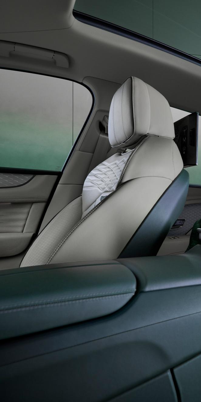 Close up of the front comfort seat in Portland main hide and Cumbrian Green secondary hide in the Bentayga Atelier Edition