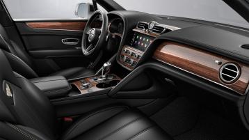 Bentley Bentayga interior with a Crown Cut Walnut veneer, view from the passenger seat over looking the driver's seat.