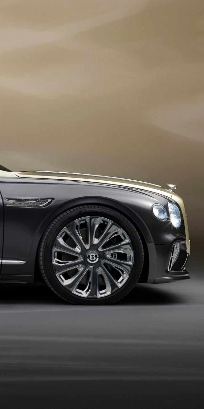 Close up of Bentley Flying Spur Mulliner 22" directional painted and polished wheel