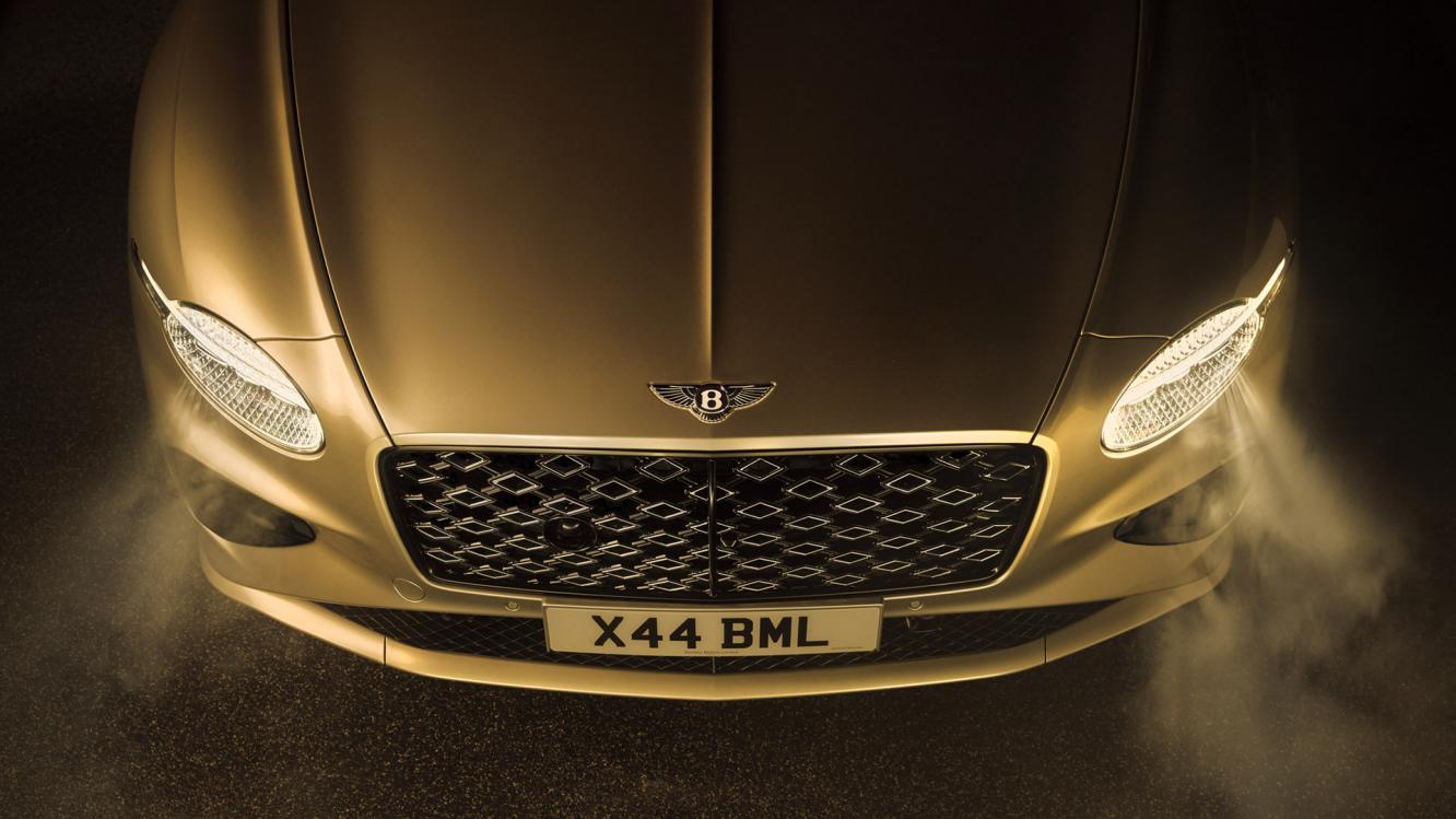 Front profile of the new hybrid Continental GTC Speed in Patina