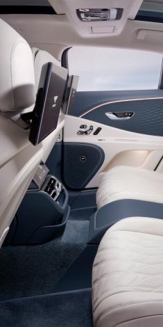 Bentley Flying Spur Azure seats with detailed contrast stitching and Azure Emblems in Imperial Blue colour contrast stitched in Portland hide.