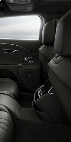 Rear cabin of the new Flying Spur featuring Beluga primary hide