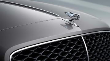 Close up of the Flying B of the new hybrid Flying Spur