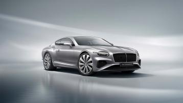 Front three quarter of the new hybrid Bentley Continental GT in a Moonbeam exterior featuring 22" directional wheels