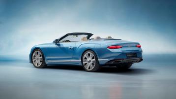 Rear three quarter of the new Continental GTC Azure in Light Windsor Blue