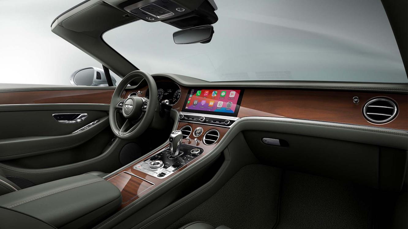 Front cross cabin of the new hybrid Continental GT Convertible