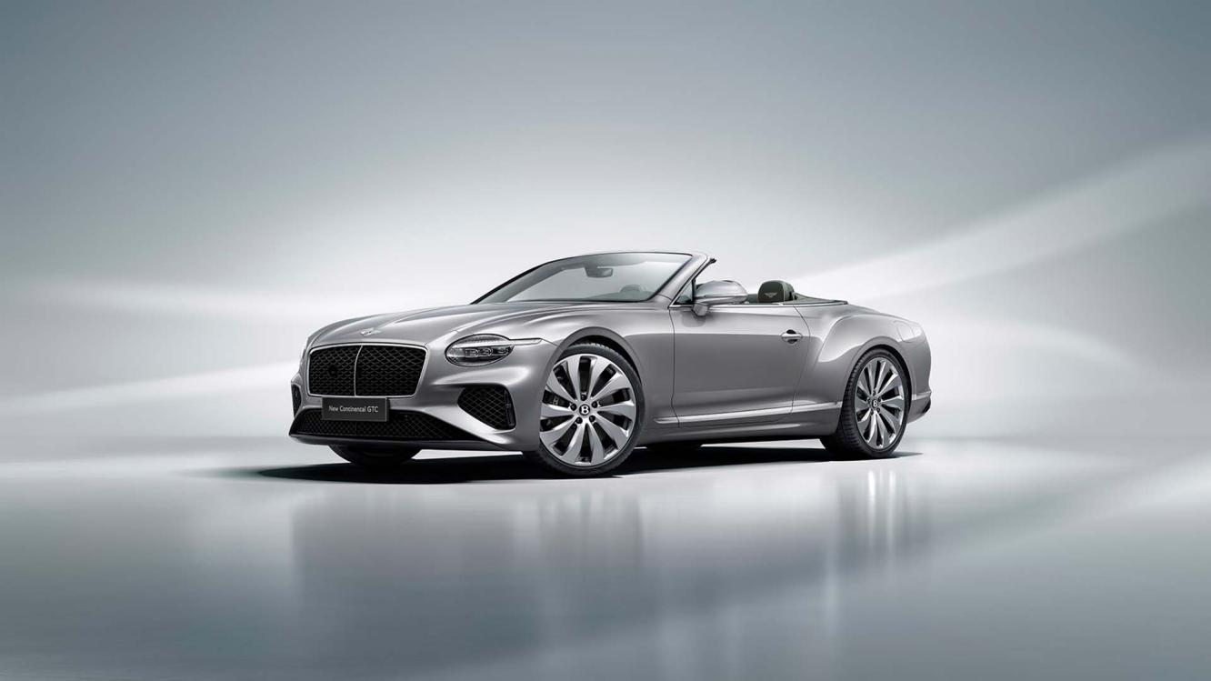 Front three quarter of the new Continental GTC in moonbeam featuring 22 inch polished directional wheels