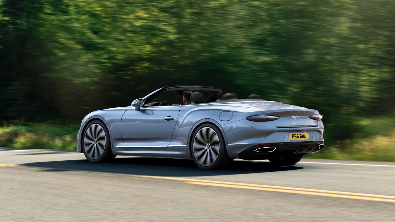 Front three quarter of the new Continental GTC in moonbeam featuring 22 inch polished directional wheels