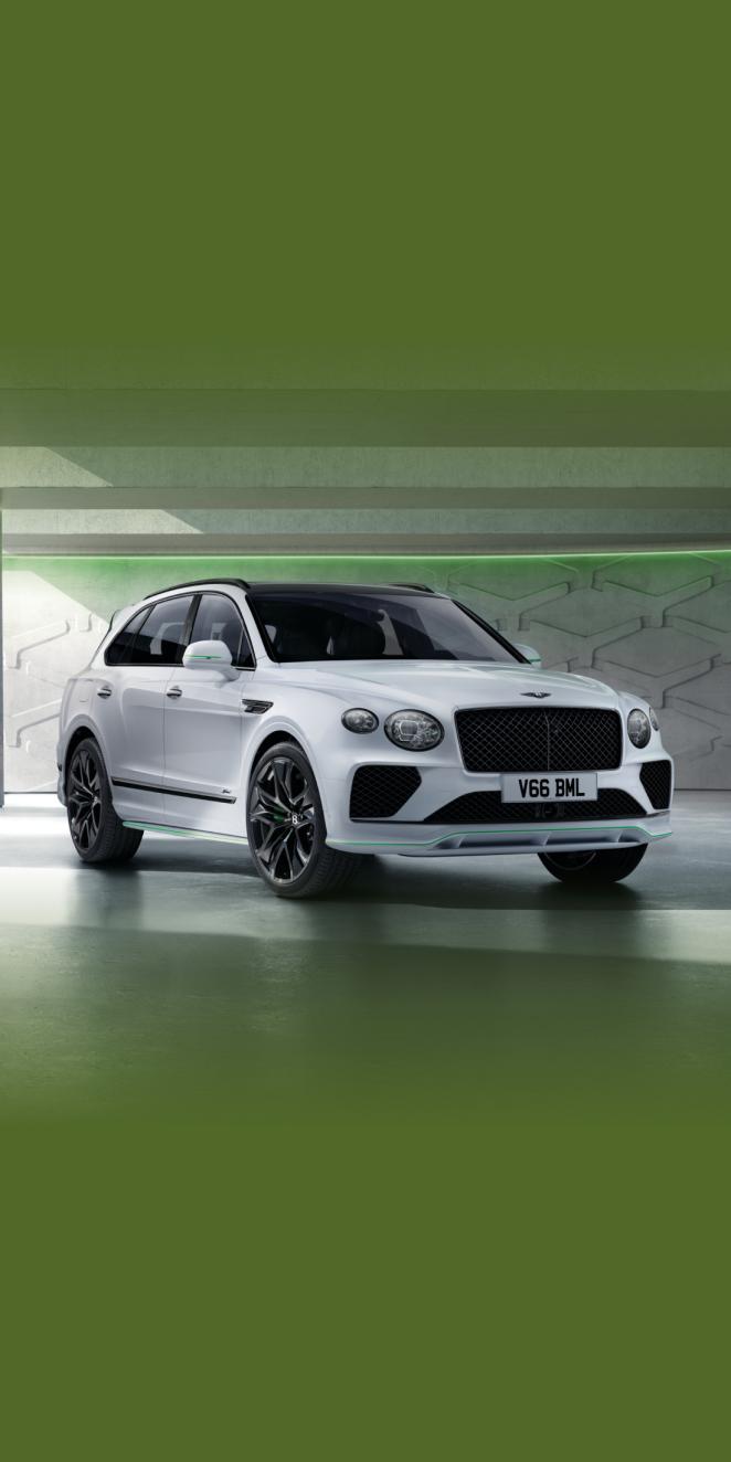 Front 3/4 view of the Bentayga Speed in Snow Quartz by Mulliner exterior paint with the Bentayga Styling Specification and 23" Directional Wheels.