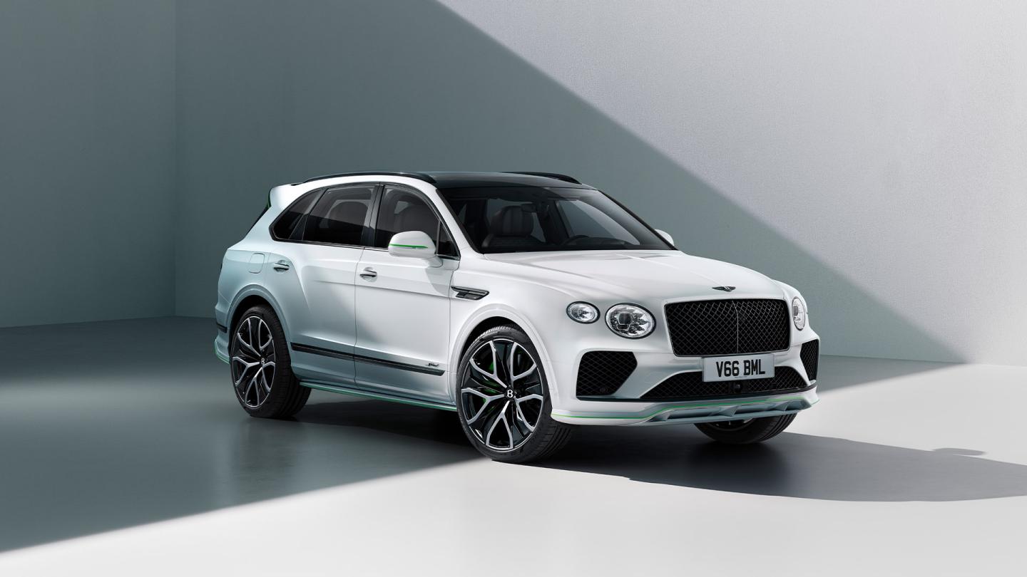 Bentley Bentayga Speed front 3/4 featuring 23" directional wheels with the Bentayga Styling Specification.