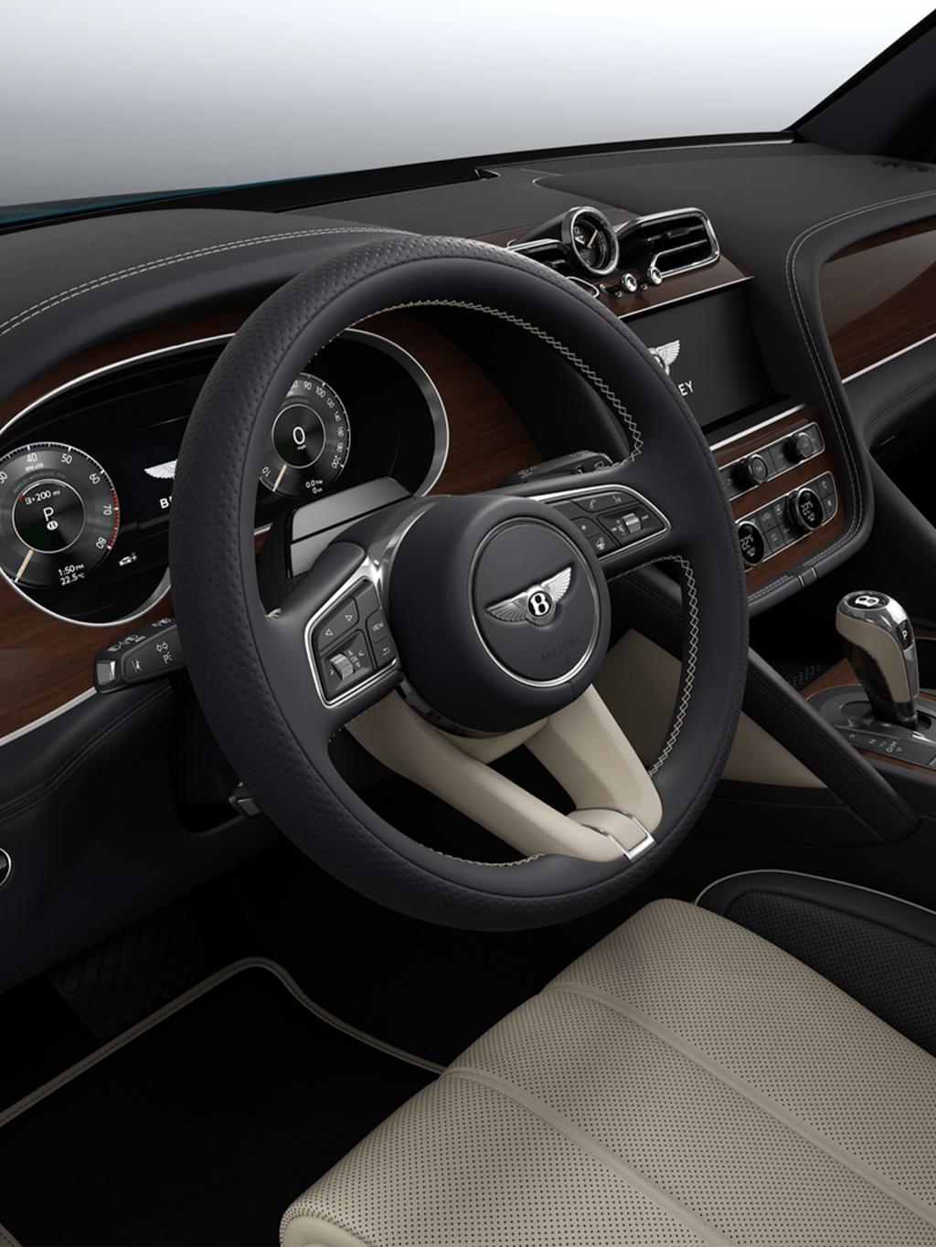 Individual/Woman/Lady dressed in a white outfit.