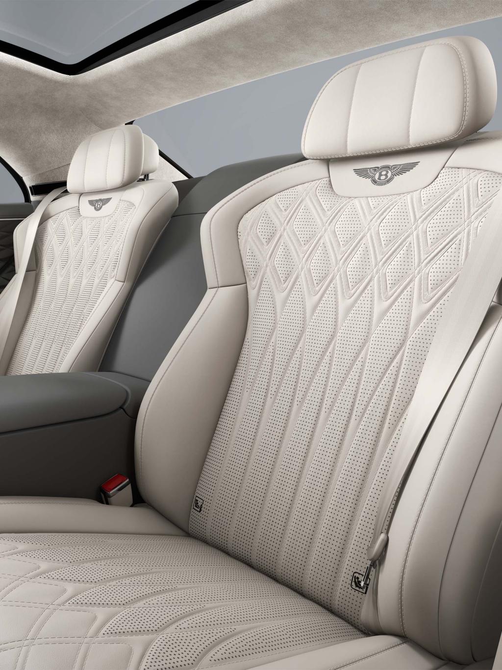 Interior view of the Bentley Flying Spur Azure driver’s seat in Linen and Gravity Grey.