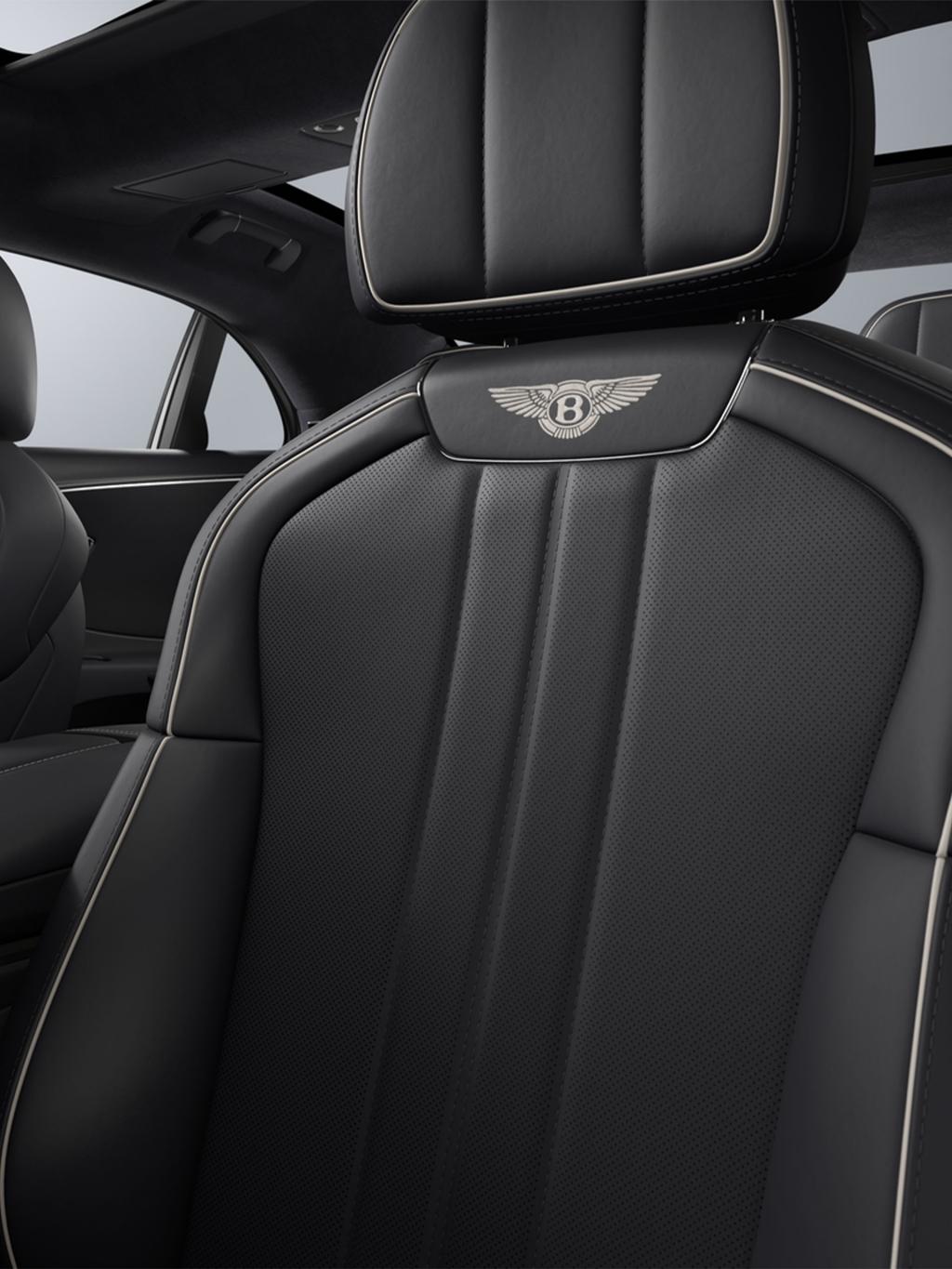 Interior view of the Bentley Flying Spur driver’s seat in Imperial Blue with Linen contrast stitching.