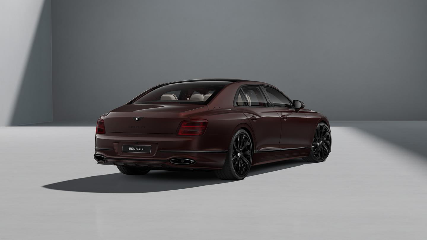 Rear three-quarter shot of the Bentley Flying Spur Mulliner in Cricket Ball with Blackline Specification and dark exterior detailing.