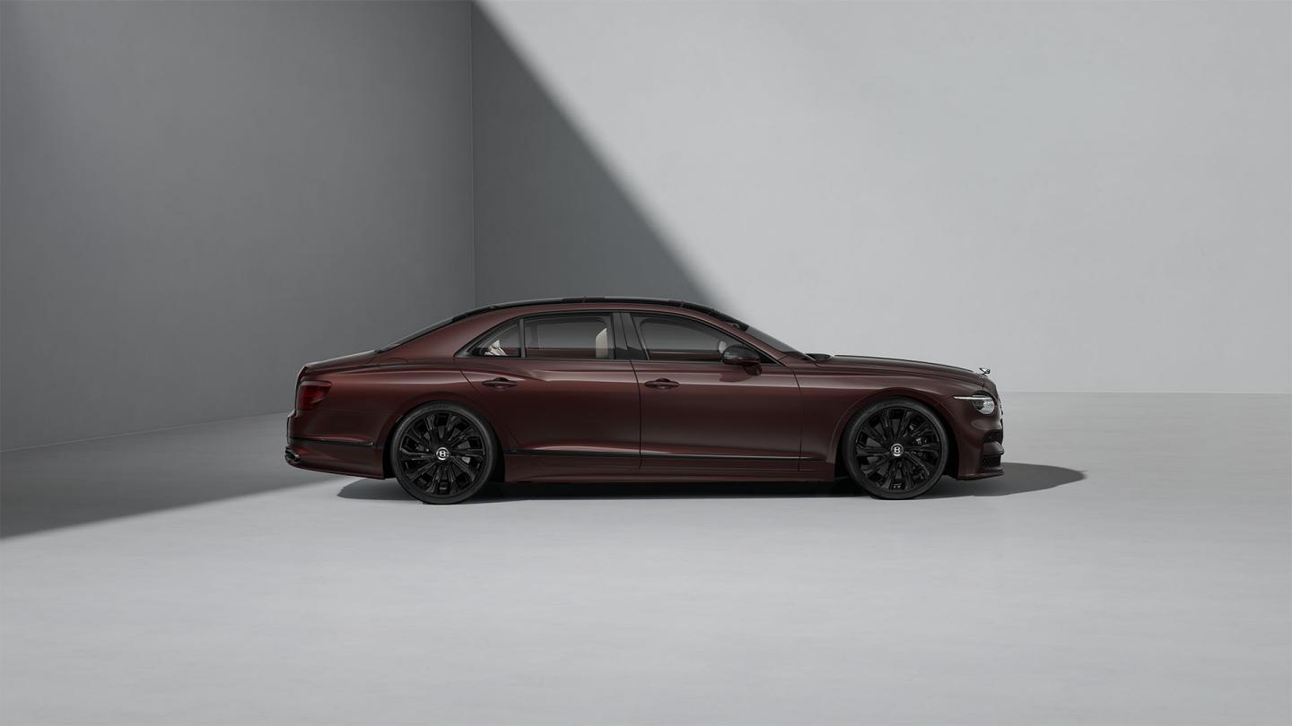 Side profile shot of the Bentley Flying Spur Mulliner in Cricket Ball with Blackline Specification.