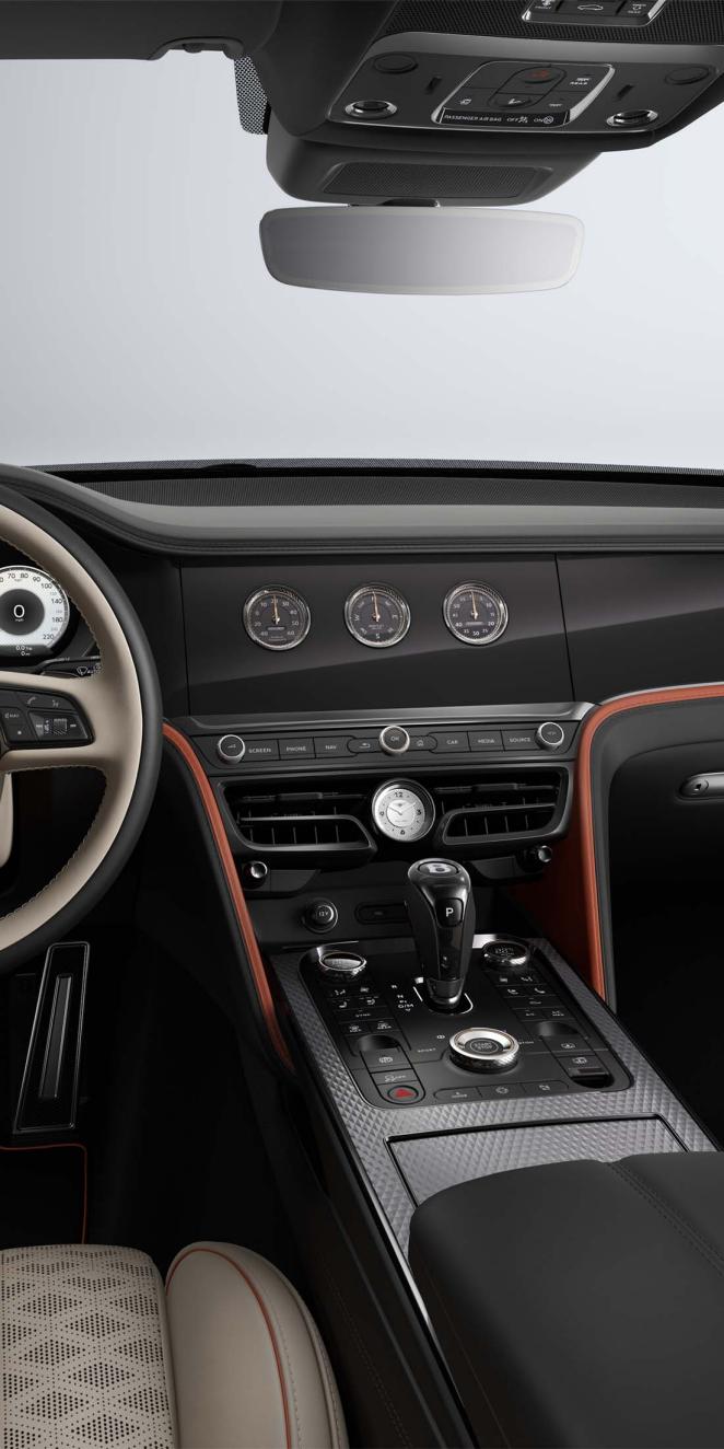 12,3-Zoll-HD-Infotainment-Touchscreen mit Multifunktion im Bentley Flying Spur Mulliner.