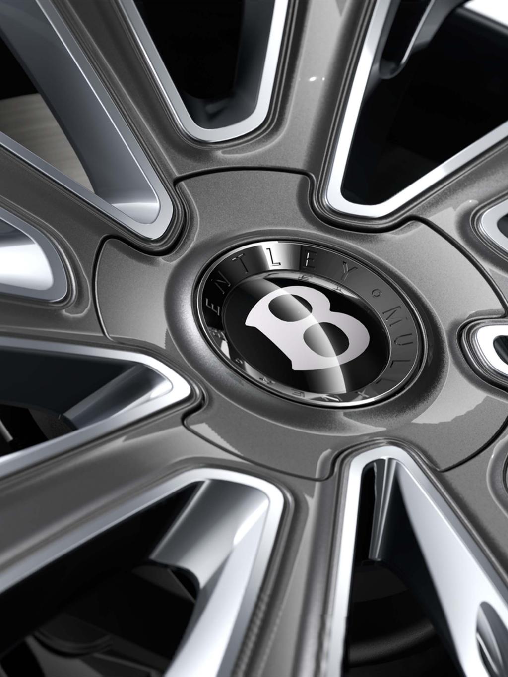 Close-up of the Bentley Flying Spur Mulliner 22" Mulliner Grey Painted & Polished wheel.