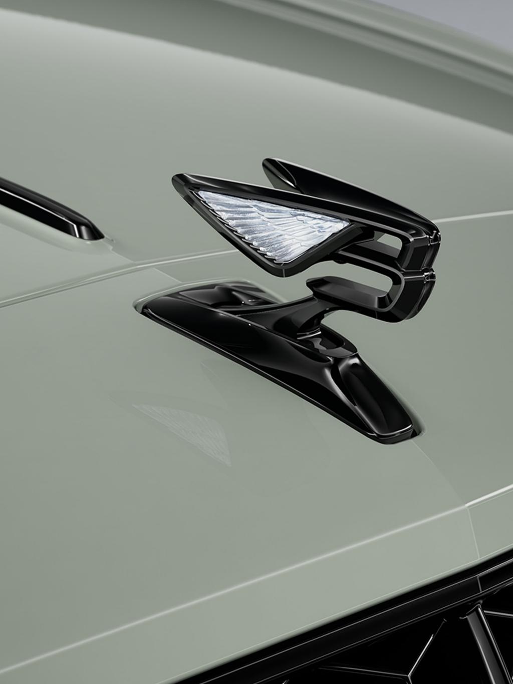 Close-up of the Flying B bonnet mascot on the Bentley Flying Spur S in Opalite.