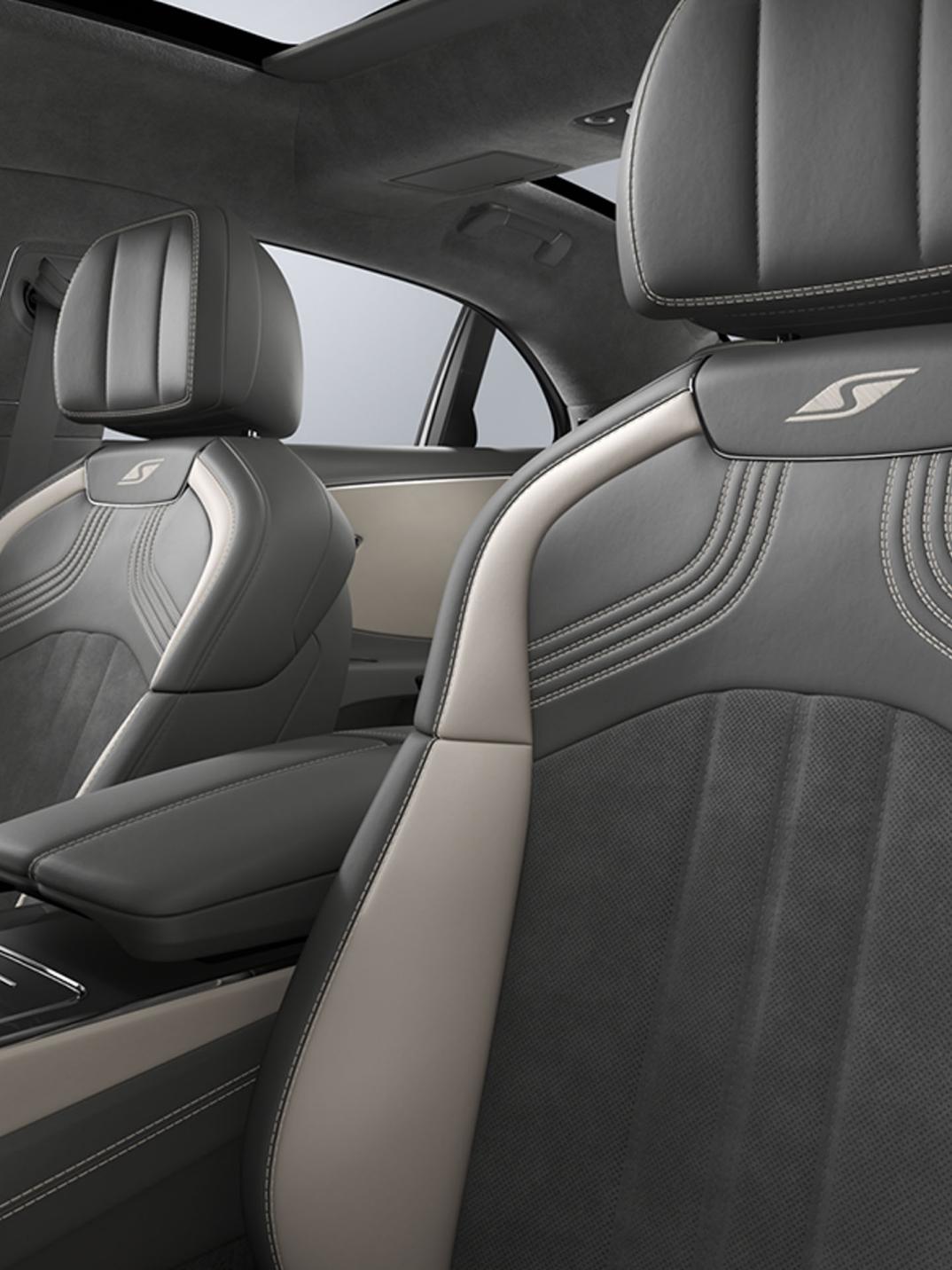 Interior view of the Bentley Flying Spur S driver’s seat in Linen and Gravity Grey.