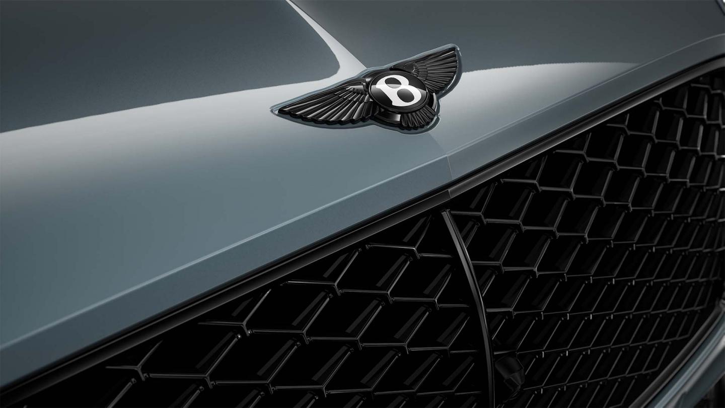 新型ベントレー コンチネンタル GT アズール ハイブリッド、ステアリングホイール越しのドライバーズディスプレイ