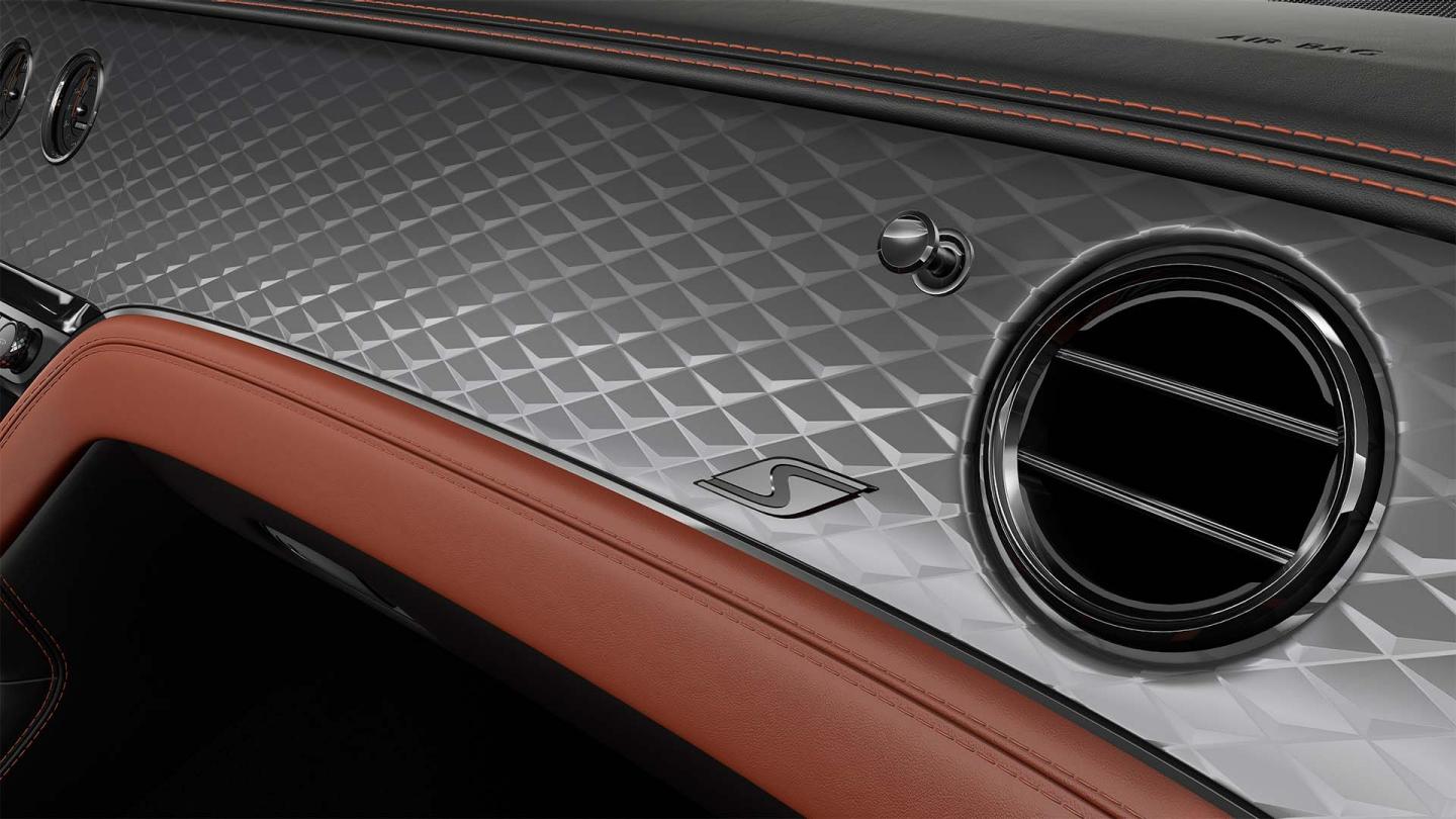Close up a Bentley technical finish veneer in the new Continental GT S
