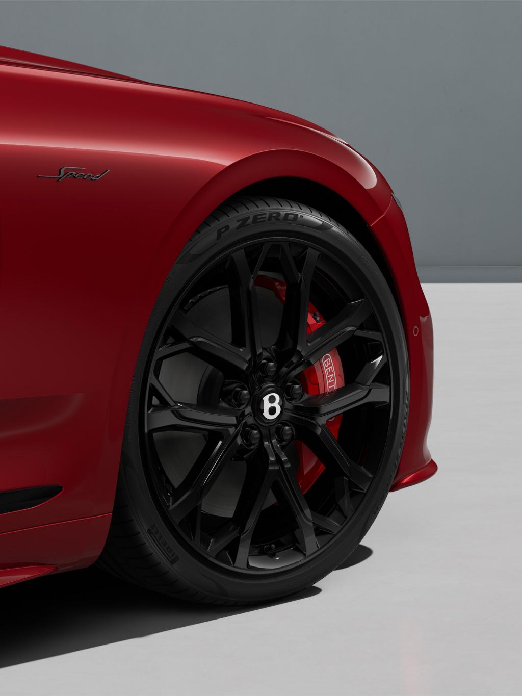 22" Ten Spoke Sports Wheel painted in black with Monaco Yellow brake callipers.