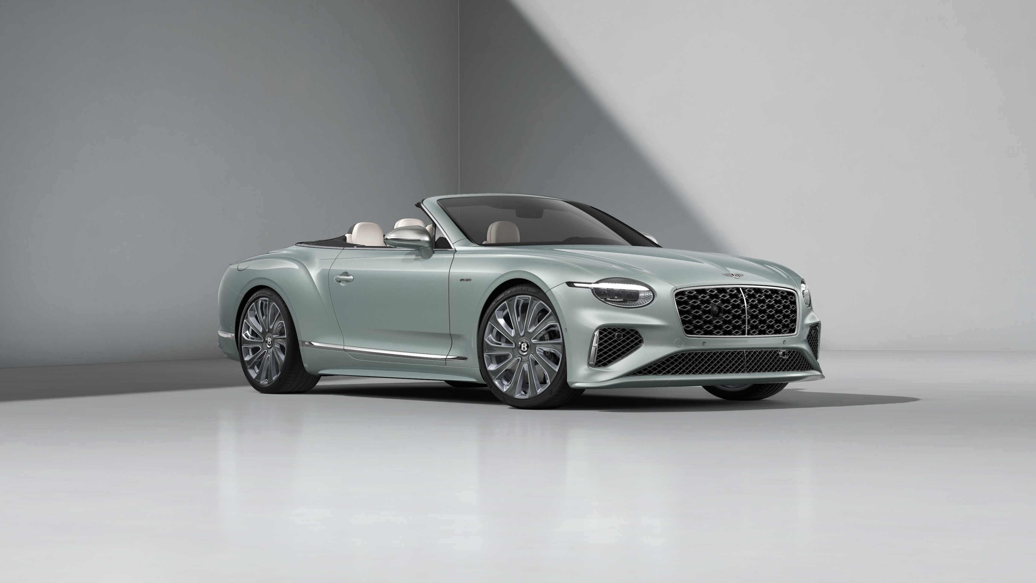 Bentley Continental GTC | ラグジュアリーコンバーチブル