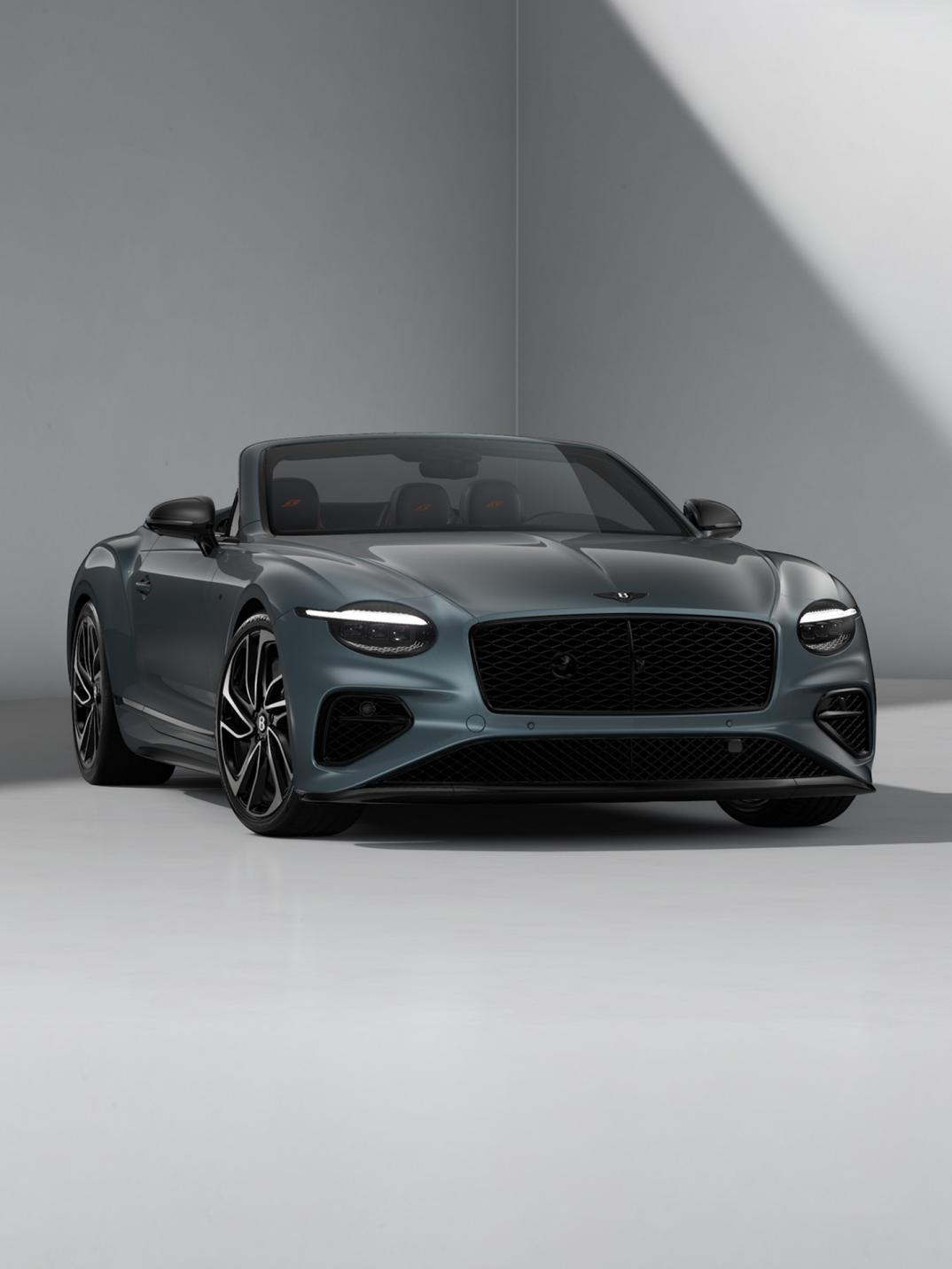 Front three quarters shot of the Bentley Continental GTC S in Thunder with a Dark Grey metallic convertible roof and 22" Ten Swept Spoke Wheel painted black and Bright Machined.