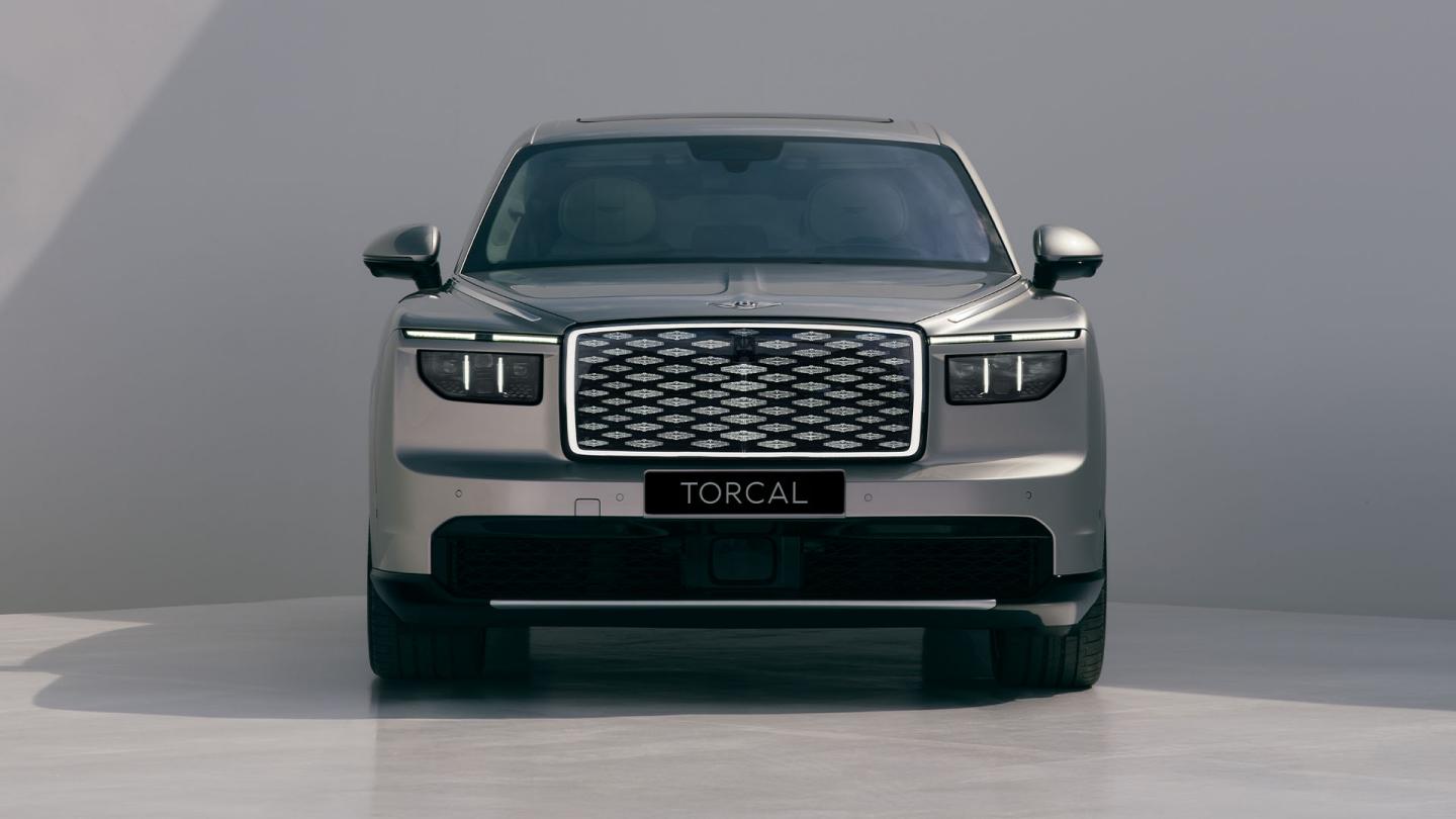 Front view of the Bentley Torcal showing the illuminated floating diamond grille with bright diamond centres.