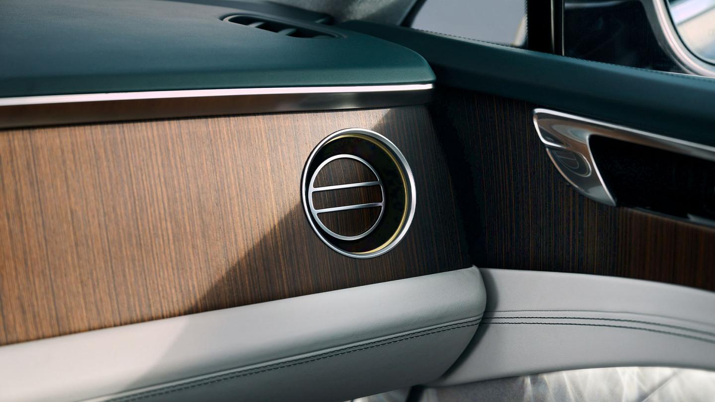 Close-up of the Open Pore Ombre Walnut veneer and air conditioning vent inside the Bentley Torcal.