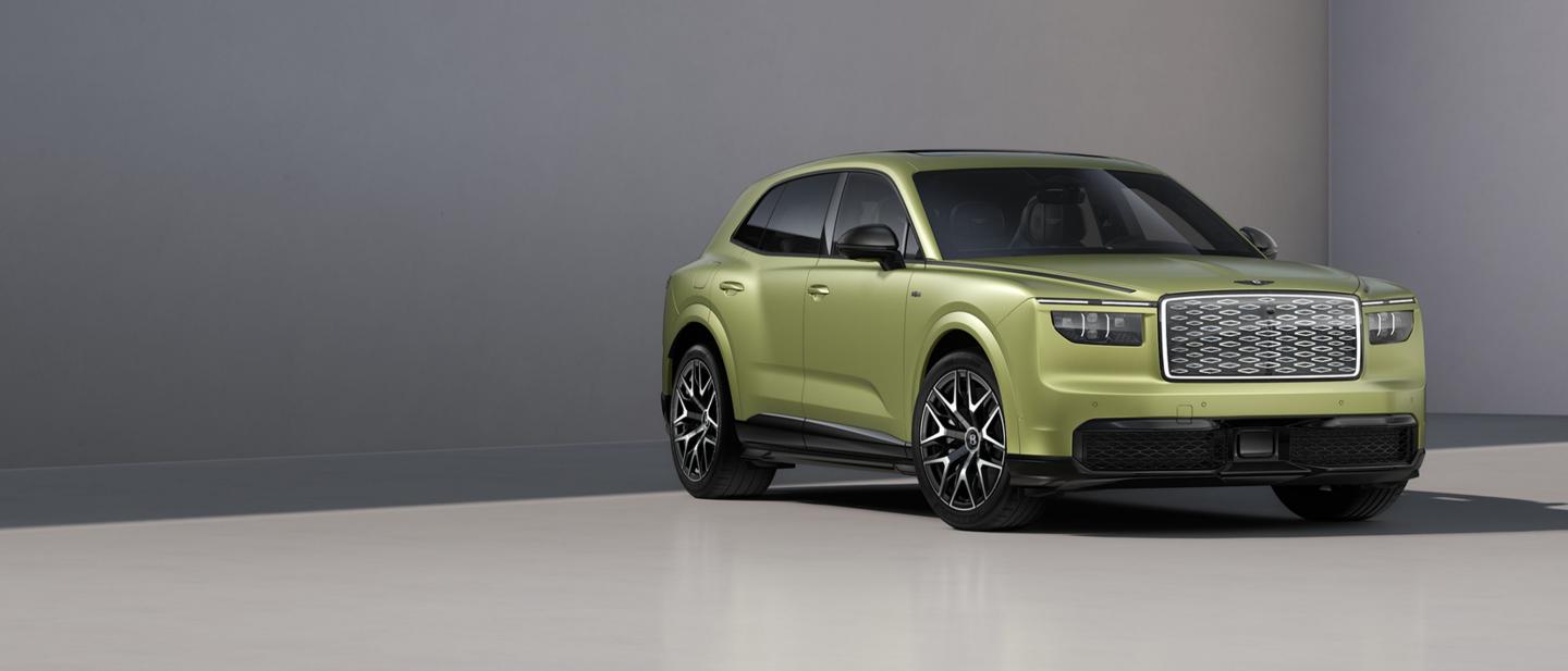 Front three-quarter shot of the Bentley Torcal S in Electrum Satin.